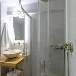 Naxian Nest 2br Near - Semi Basement Naxos City