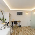 Naxian Nest 2br Near - Semi Basement Appartement Naxos City