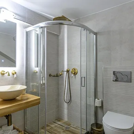 아파트 Naxian Nest 2br Near - Semi Basement Naxos City