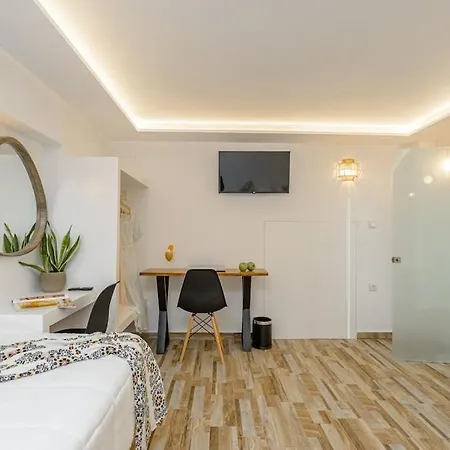 Naxian Nest 2br Near - Semi Basement 아파트 Naxos City