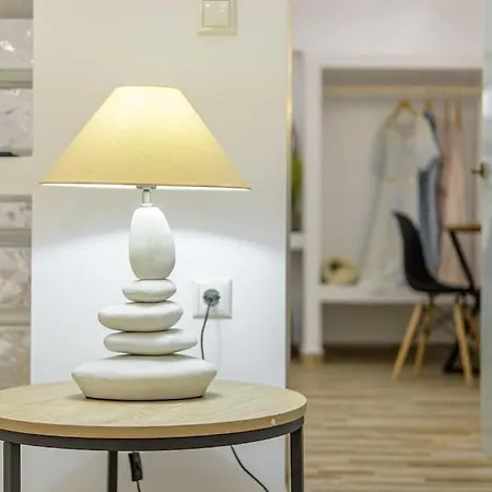 아파트 Naxian Nest 2br Near - Semi Basement Naxos City