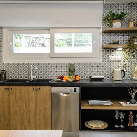 Naxian Nest 2br Near - Semi Basement Naxos City