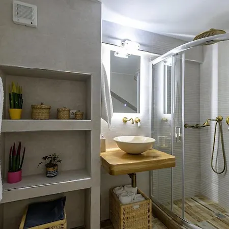 2br Near - - Semi Basement 아파트 Naxos City