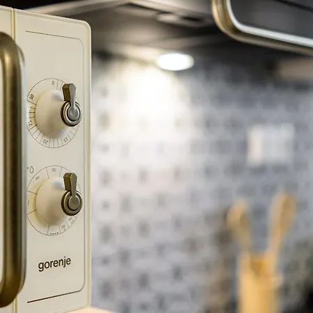 아파트 2br Near - - Semi Basement *