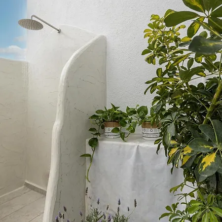아파트 2br Near - - Semi Basement Naxos City