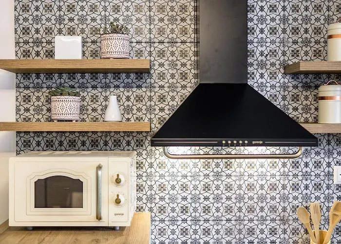 Naxian Nest 2br Near - Semi Basement