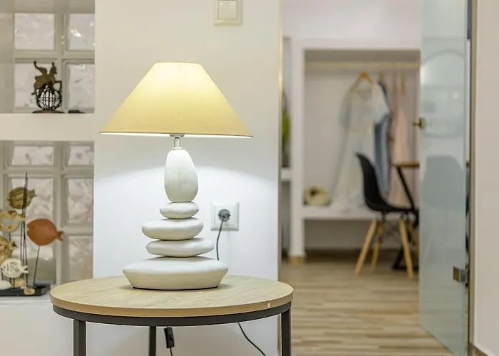 公寓 Naxian Nest 2br Near - Semi Basement Naxos City